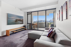 2-Bed, 500m From The Beach with Pool, Gym & Sauna, Melbourne